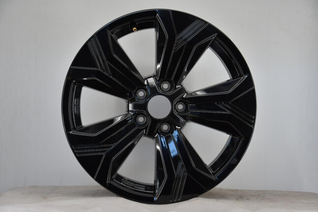 Oe Nissan Black 7,5x18 5x114.3 ET45 CB66,1 60° 7.5x18